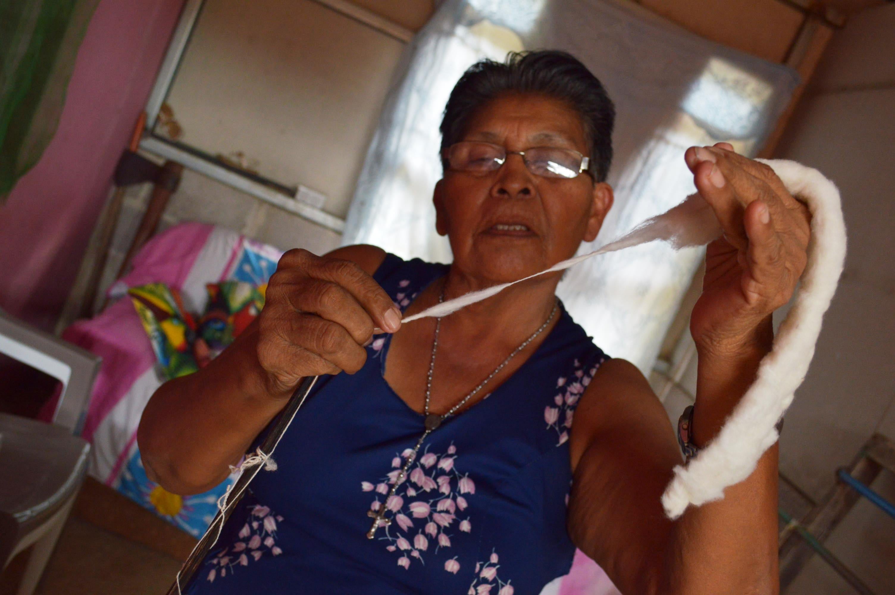 Margarita Lázaro, a Boruca artisan, spinning cotton.
